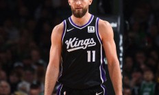 开云体育app-包含雄鹿击败国王，字母哥表现出色赢得欢呼的词条