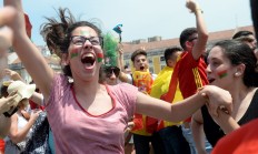 开云体育中国-关于欧洲足球盛会引发球迷狂热，掀起一片热潮的信息