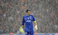 开云体育-舞台越大，霍勒迪越强！魔术对阵新疆，他如何成为胜负手？