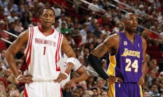 开云体育登录-詹姆斯赛后评分拉满的背后，尼克斯全面压制上海队，一场比赛折射中美篮球的差距与思考