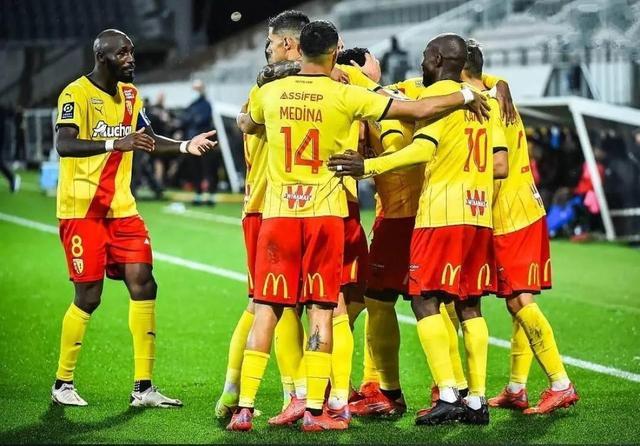 包含法甲劲旅在接连胜利中稳坐榜首的词条