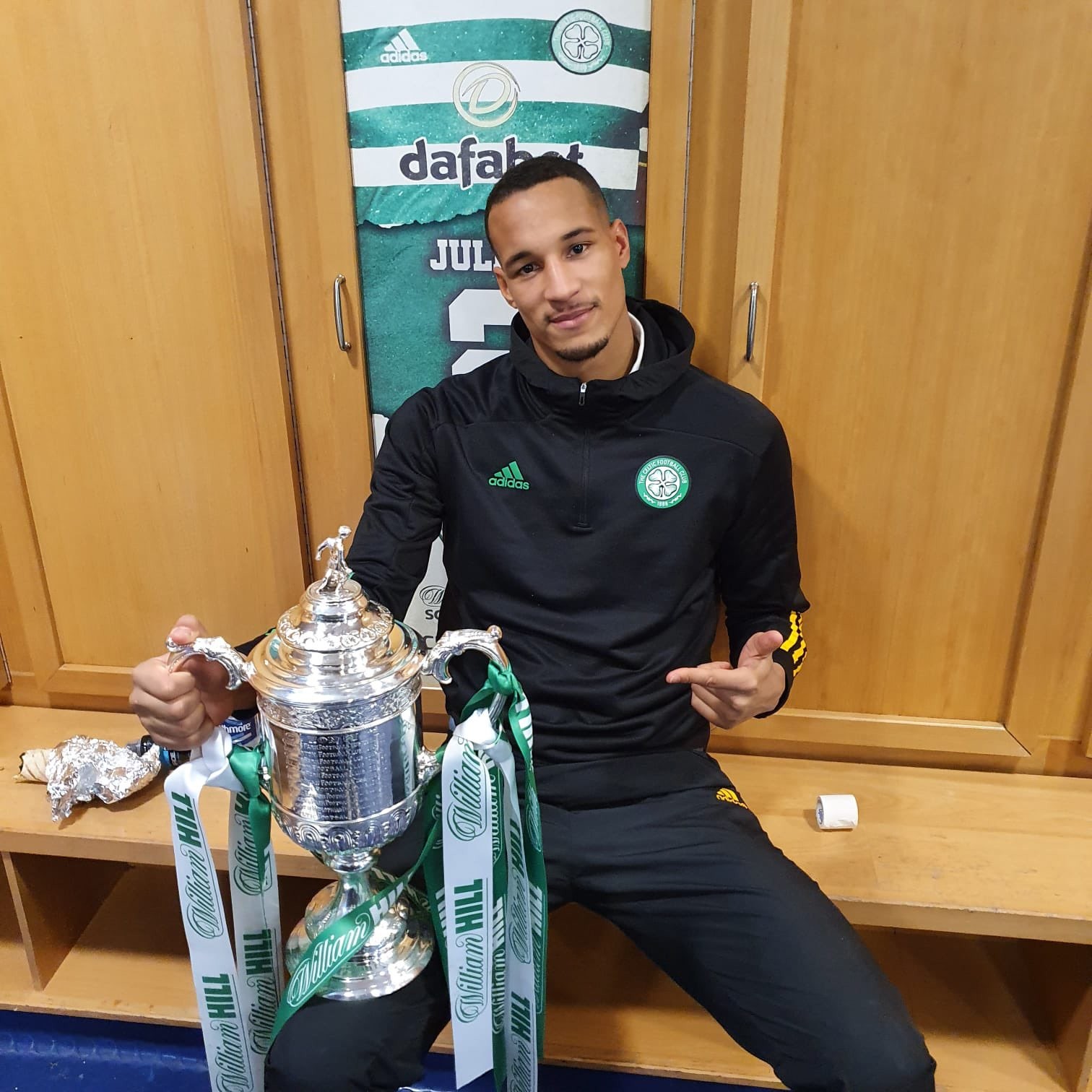 包含阿联酋队取得凯尔特人重要胜利，实现主场连胜的词条