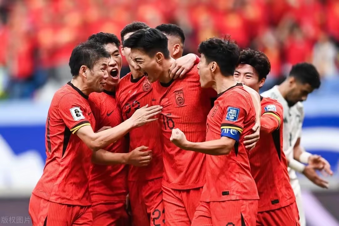 中超精彩战役再上演！球员拼尽全力，冲刺终点的简单介绍