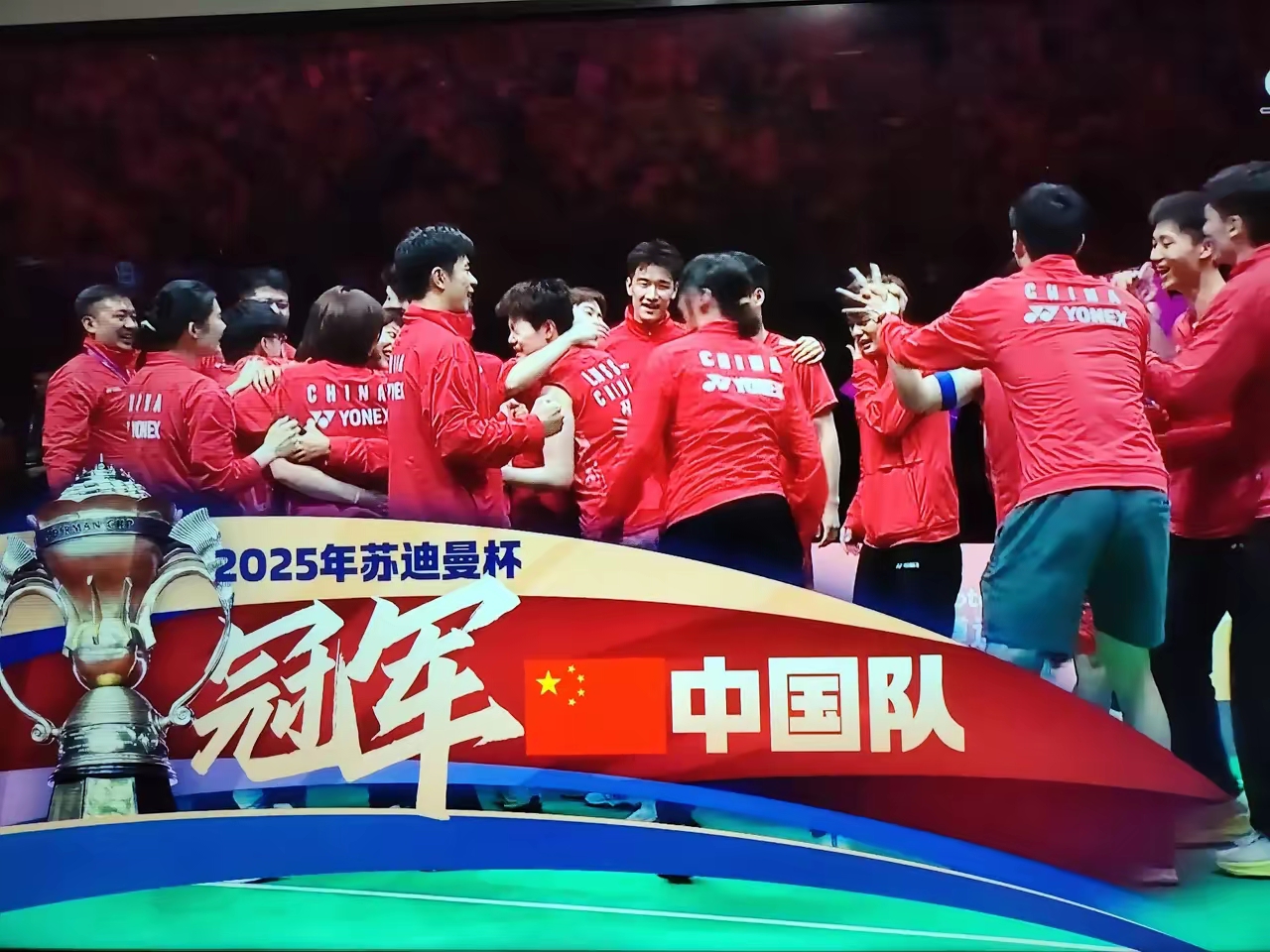 中超精彩战役再上演！球员拼尽全力，冲刺终点的简单介绍