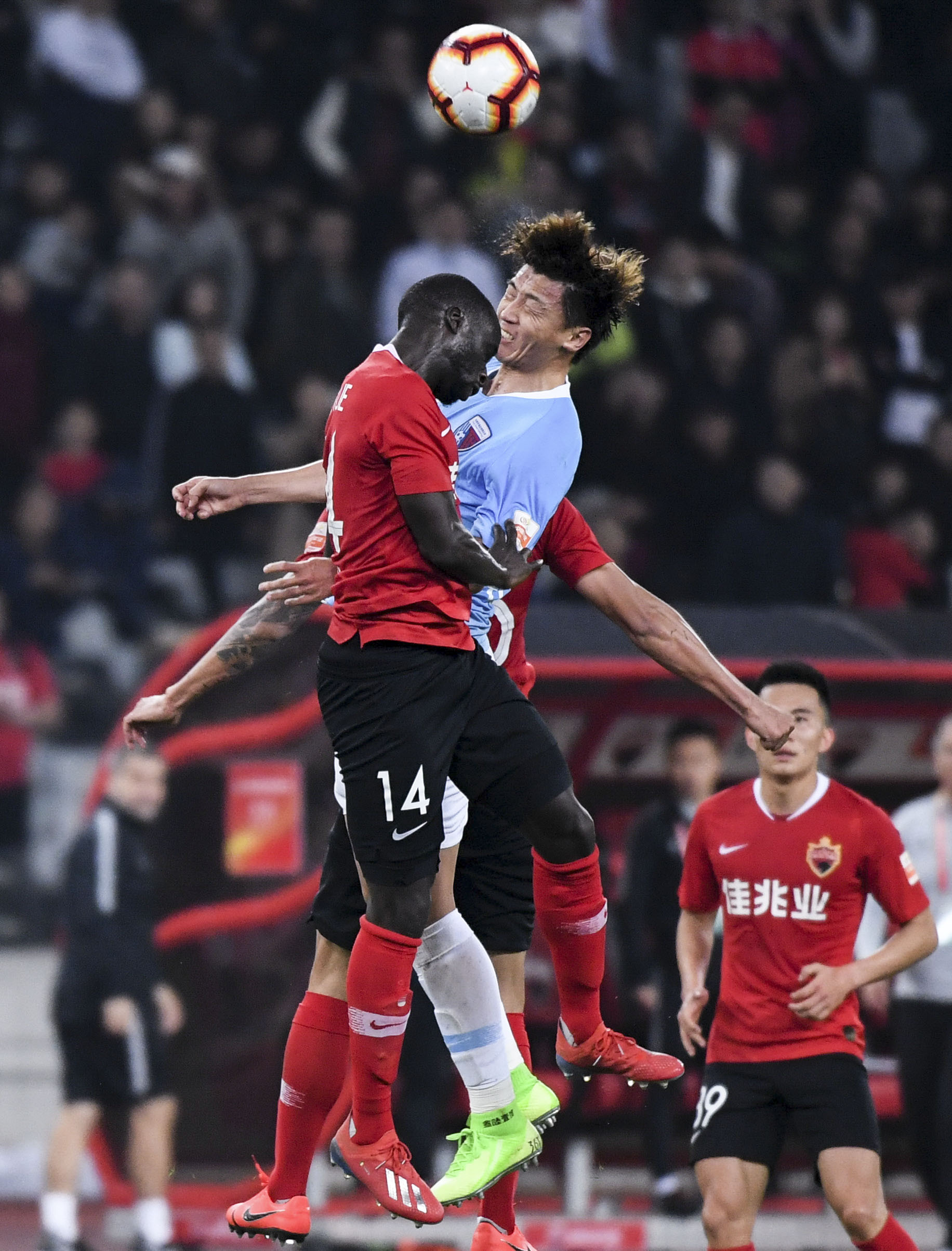 深圳佳兆业势如破竹，绿地申花难以抗衡的简单介绍