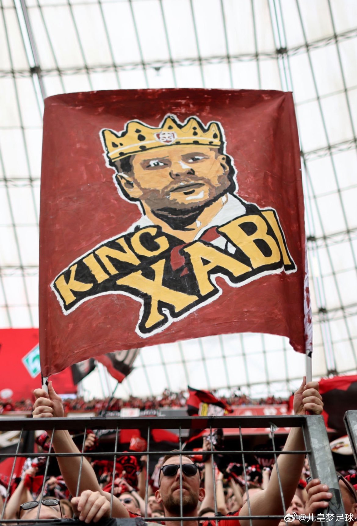 勒沃库森球员团结一心,欲夺冠军梦的简单介绍 勒沃库森球员团结一心,欲夺冠军梦的简单介绍