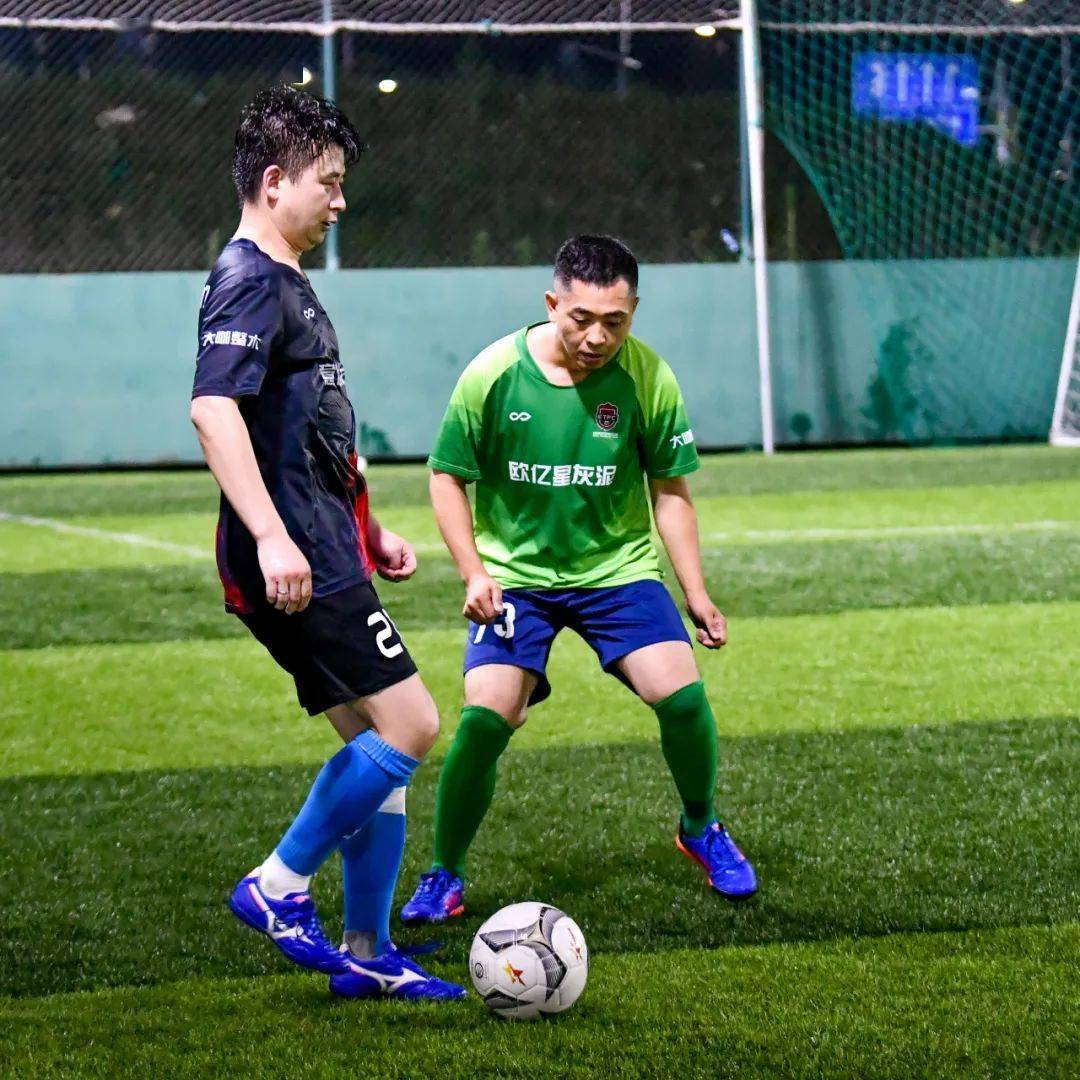 中国足球风云再起，势不可挡向前飞奔