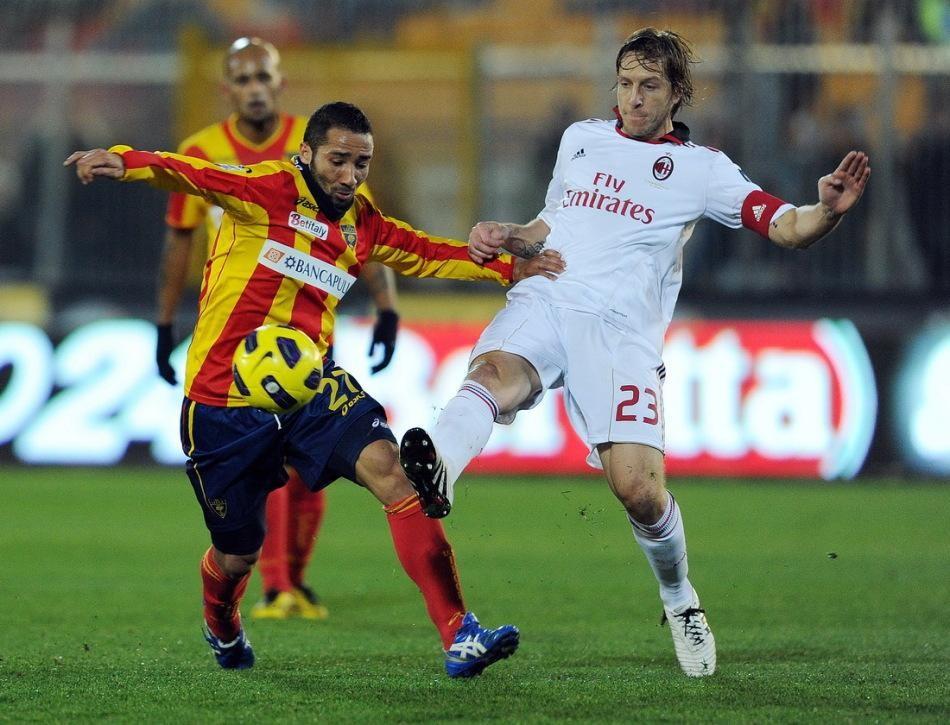 包含巴伦西亚危险回归，保级形势岌岌可危的词条