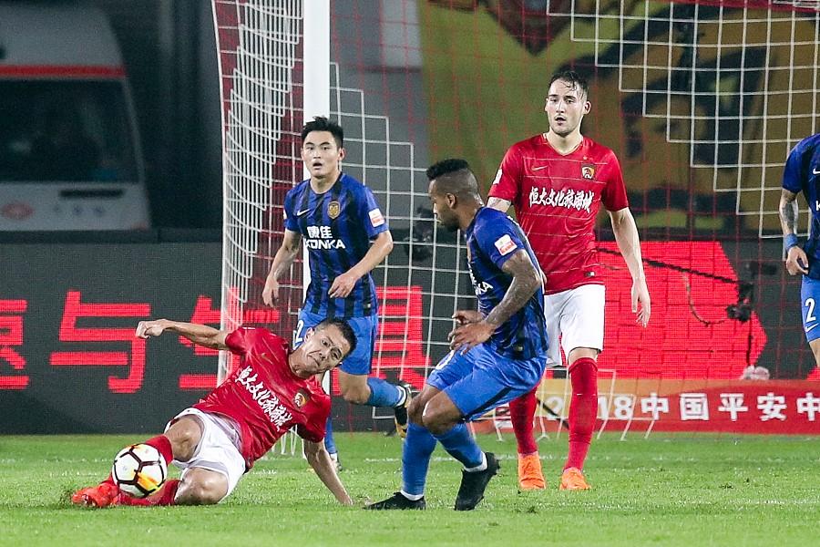 包含苏宁主场大胜权健，中超前三抢分盘算的词条