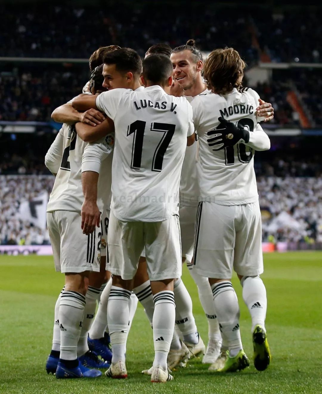 荷兰完胜法国,本泽马送出助攻 荷兰完胜法国,本泽马送出助攻