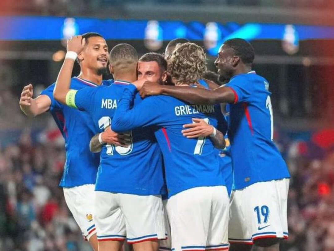 法国队轻取波兰队，奥恰洛夫刷新纪录