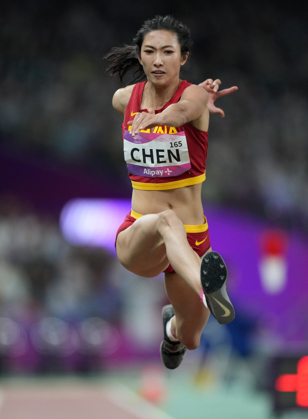 包含田径女子三级跳远：委内瑞拉选手夺冠的词条